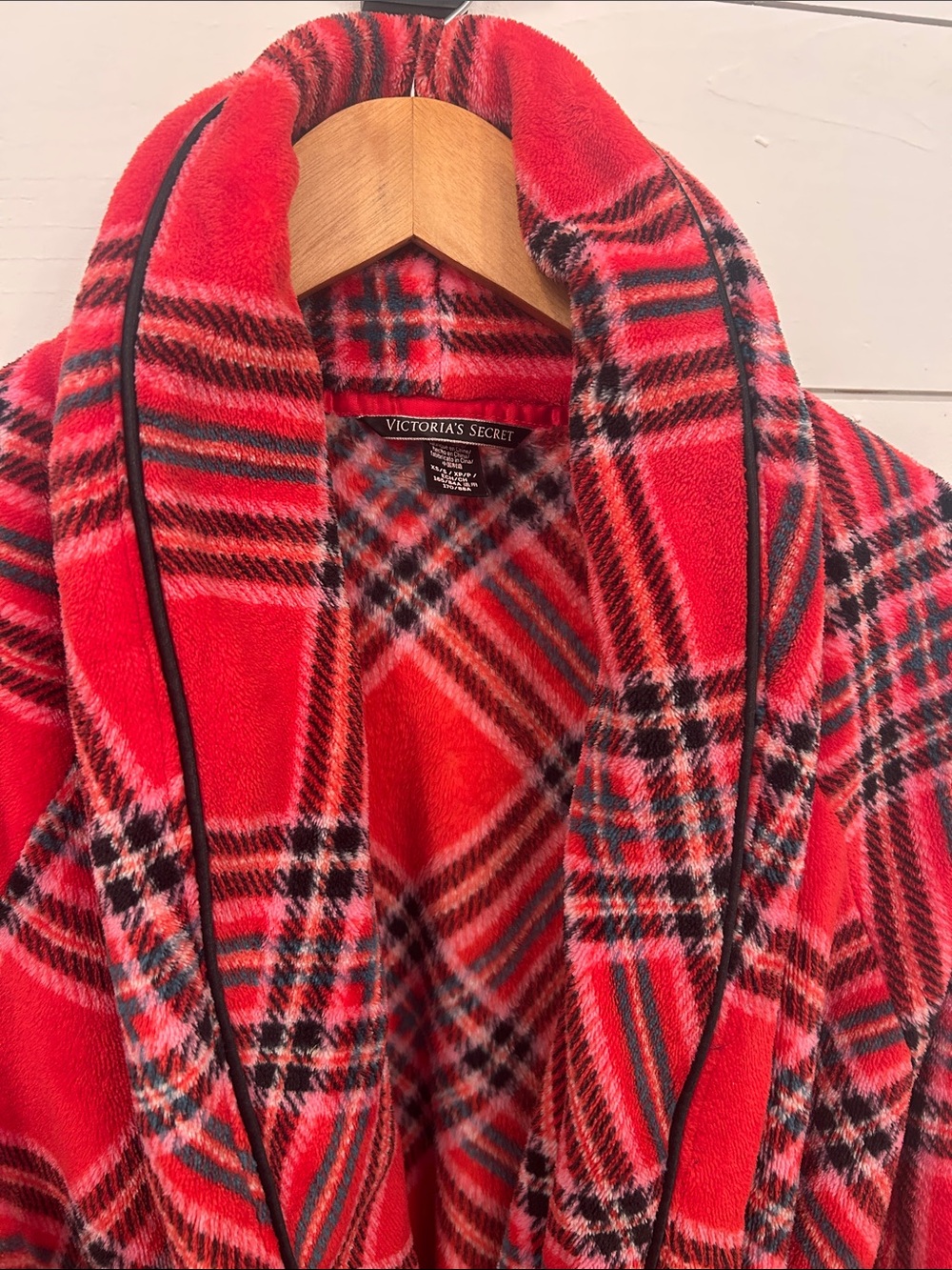 Victoria's Secret Red and Black Plaid Fleece Robe - Picture 2 of 9